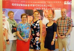 Koordinatorin der „Gesunde Schule Salzburg“ Mag. Barbara Dorfinger-Gsöll (AVOS), Landessanitätsdirektorin HR Dr. Heidelinde Neumann, Bereichsleiterin Schulen & Kindergärten Mag. Angelika Kastner-Bukovski (AVOS), Koordinatorin der „Bewegten Schule Salzburg“ Mag. Christina Edthaler (AVOS) sowie und Landesschulinspektor Prof. Mag. Josef Thurner.