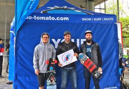 Blue Tomato und AVOS bei der Übergabe der Skateboards für die Bewegte & Gesunde Schule Salzburg Blue Tomato und AVOS bei der Übergabe der Skateboards für die Bewegte & Gesunde Schule Salzburg