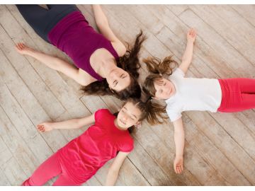 Yogakinder in der Schule Yogakinder in der Schule