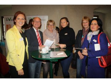 Mag. Angelika Bukovski, AVOS Prävention und Gesundheitsförderung sowie Gesundheitsreferent Dr. Christian Stöckl freuten sich bei der 9. Tagung der GesundheitsreferentInnen in Goldegg über zahlreichen Besuch von GesundheitsreferentInnen aus dem Pongau: Zum Beispiel von Schulleiterin Anita Nöckler und GR Carola Lugger (NMS Bad Hofgastein), GR Ingrid Fuchs und GR Sieglinde (NMS Moßhammer-Bischofshofen).