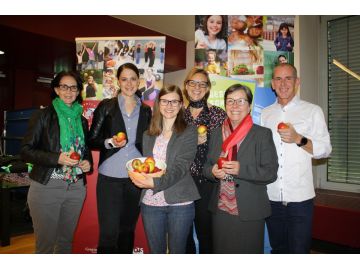 Bildunterschrift: v.l. Astrid Fitzga, Johanna Ziegler, Sophie Waldmann, Angelika Bukovski, Heidelinde Neumann, Holger Förster