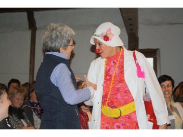 Die Clowndoctors holten sich "Freiwiliige" auf die Bühne