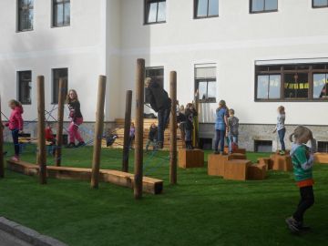 Neue Außenanlage für die SchülerInnen der Volksschule Leogang. (Bild gestellt von der Volksschule Leogang)